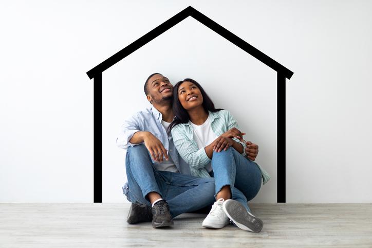 Casa própria se torna sonho distante para jovens brasileiros, mas desejo de comprar imóvel persiste